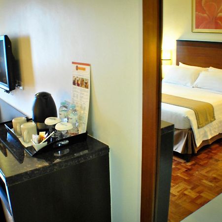 Fersal Hotel Neptune Makati Makati City Exterior foto